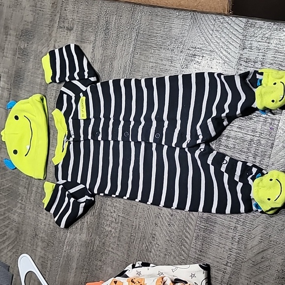 FALL Bundle 6 Months Pumpkin 🎃 Monster & pup 🐶 Gender Neutral - Picture 6 of 12